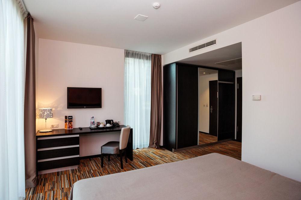 Art Hotel Szeged Bagian luar foto