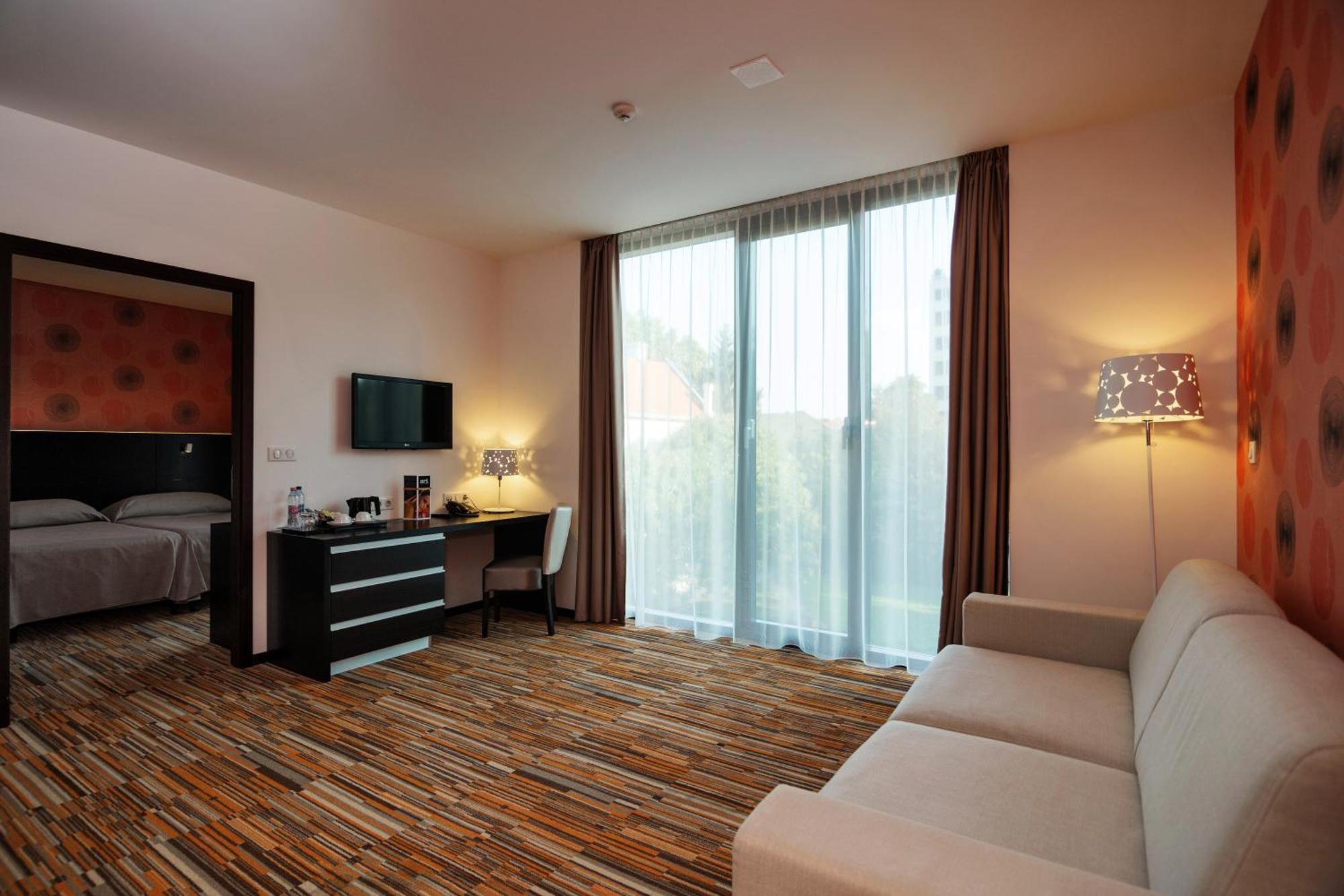 Art Hotel Szeged Bagian luar foto