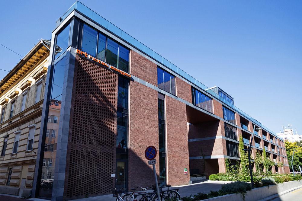 Art Hotel Szeged Bagian luar foto